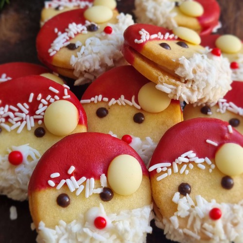 Nikolaus Milchkeks mit Kokos und Streusel dekoriert