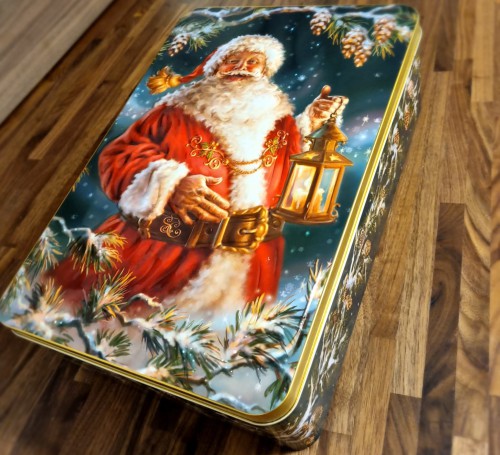 Weihnachtsgebäck in Päsentdose Motiv Santa