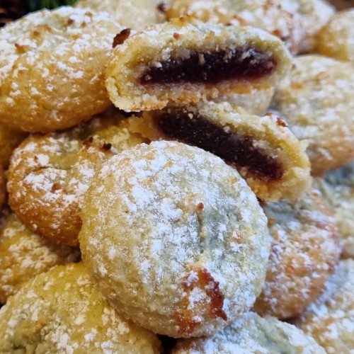 Preview: Mandelgebäck mit Kirschfüllung