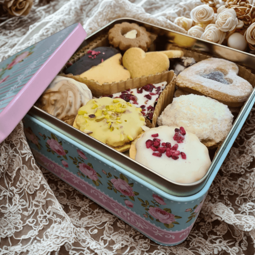 Preview: Präsentdose Rosenmotiv mit 600g Feingebäck